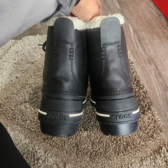CROCS Black Winter Boots with White Lining - Picture 4 of 7